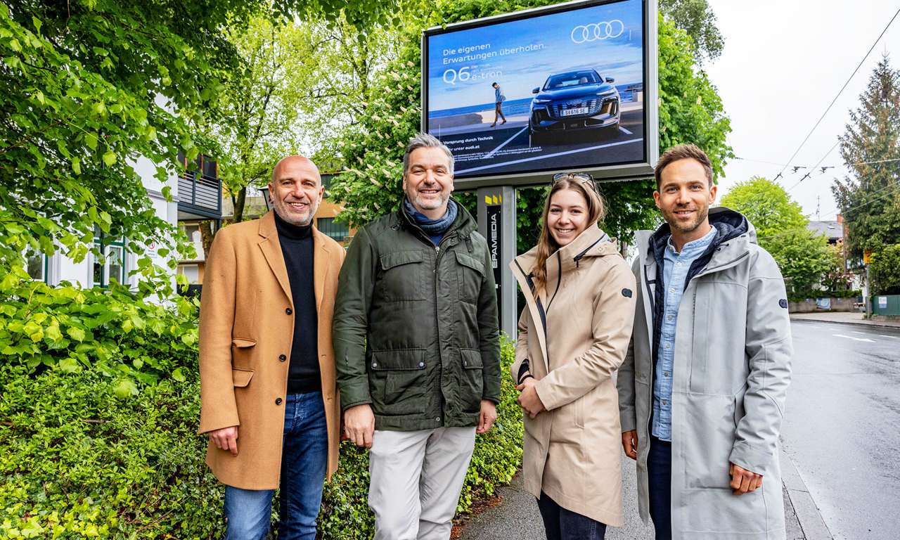 V.l.n.r.: Thomas Frauenschuh (Head of Regional Sales Salzburg EPAMEDIA), Andreas Hochreiter (Leiter Media PMC), Nina Hofer (Campaign Marketing Audi Österreich) und Korbinian Schleich (Head of Brand & Experiential Marketing Audi Österreich). © EPAMEDIA