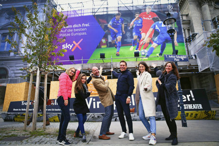 V.l.n.r.: Lena Pflüger (Senior Investment Consultant MediaCom), Gabriela Subasic (Account Manager EPAMEDIA), Marcus Zinn (Sales Director EPAMEDIA), Walter Fink (Director Marketing Sky Österreich), Charlotte Flick (Senior Client Service Consultant MediaCom) und Susanne Krall (Head of Marketing Sky Österreich). Fotocredit: EPAMEDIA