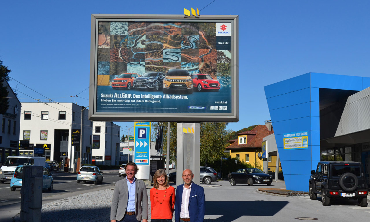 V.l.n.r.: Christian Rahofer (CEO Rahofer Werbeagentur), Astrid Pillinger (Assistant Manager Management & Press/PR Suzuki Austria) und Thomas Frauenschuh (Regionalleiter EPAMEDIA Salzburg & Tirol). Fotocredit: EPAMEDIA