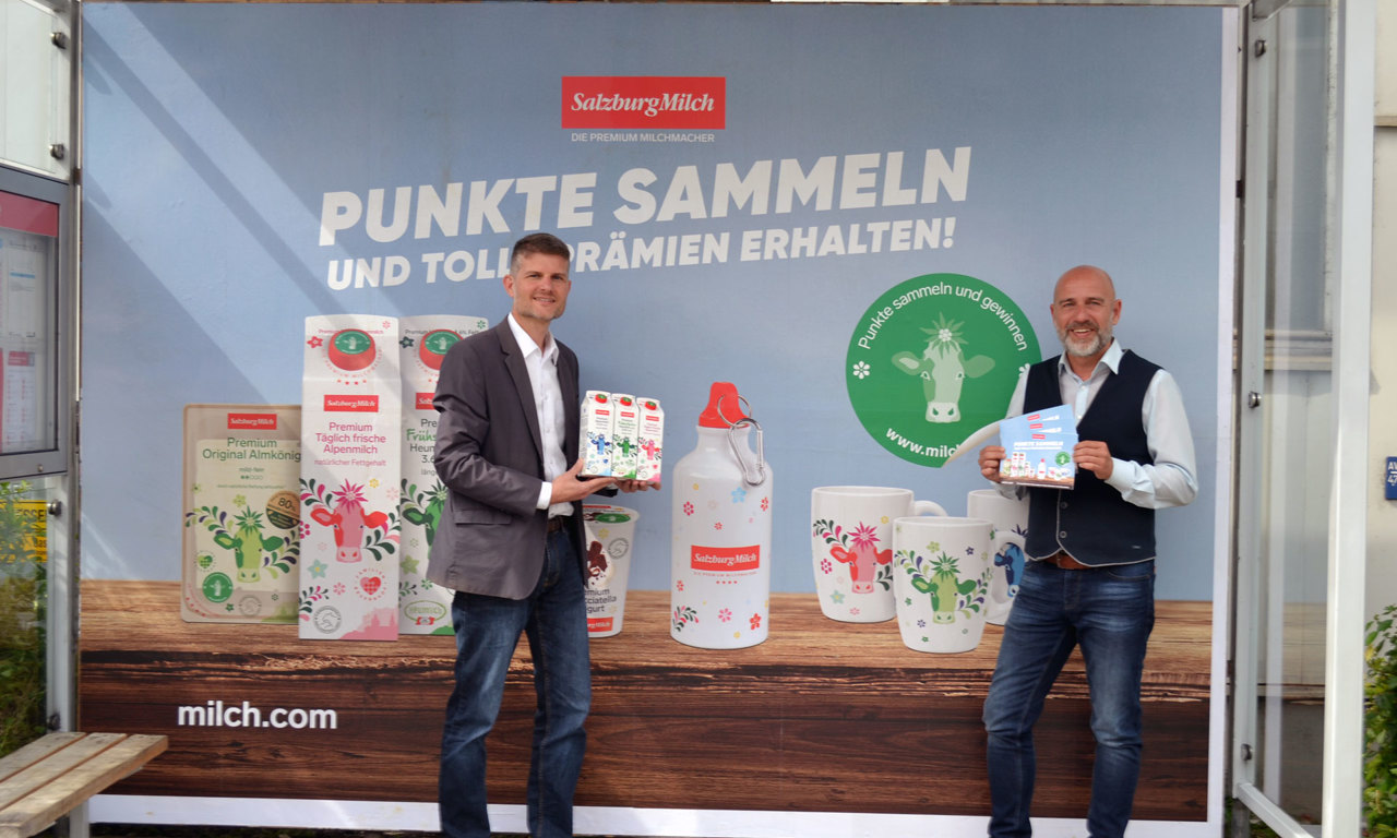 V.l.n.r.: Florian Schwap (Bereichsleitung Marketing SalzburgMilch) und Thomas Frauenschuh (Regionalleiter EPAMEDIA Salzburg). (c) EPAMEDIA