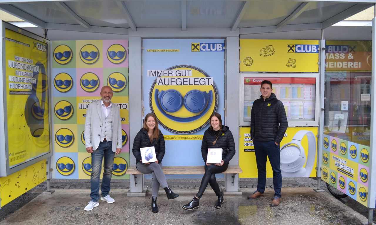 V.l.n.r.: Thomas Frauenschuh (Regionalleiter EPAMEDIA Salzburg), Theresa Wallner, Nina Schmid und Manuel Allstorfer (alle Raiffeisenverband Salzburg). © EPAMEDIA