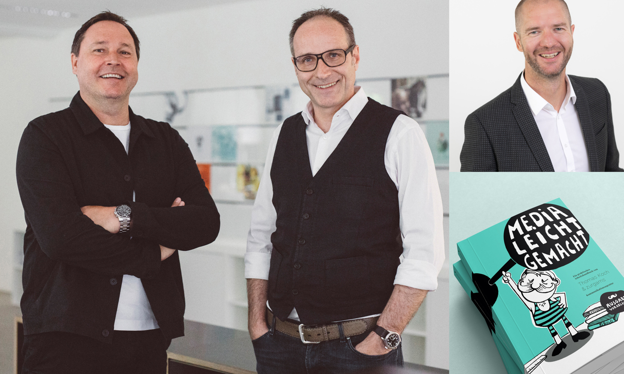 V.l.n.r.: Thomas Gschossmann, Jörg Ströhle (beide Geschäftsführer zurgams), Marcus Zinn (Sales Director EPAMEDIA), Handbuch „Media leicht gemacht“. © EPAMEDIA