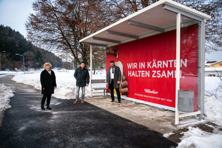 V.l.n.r.: Irene Hochstetter-Lackner (Vizebürgermeisterin Villach), Christopher Winkler (Stadtteilvorsitzender Faaker See), Roland Simonetitsch (Regionalleiter Kärnten EPAMEDIA). © EPAMEDIA