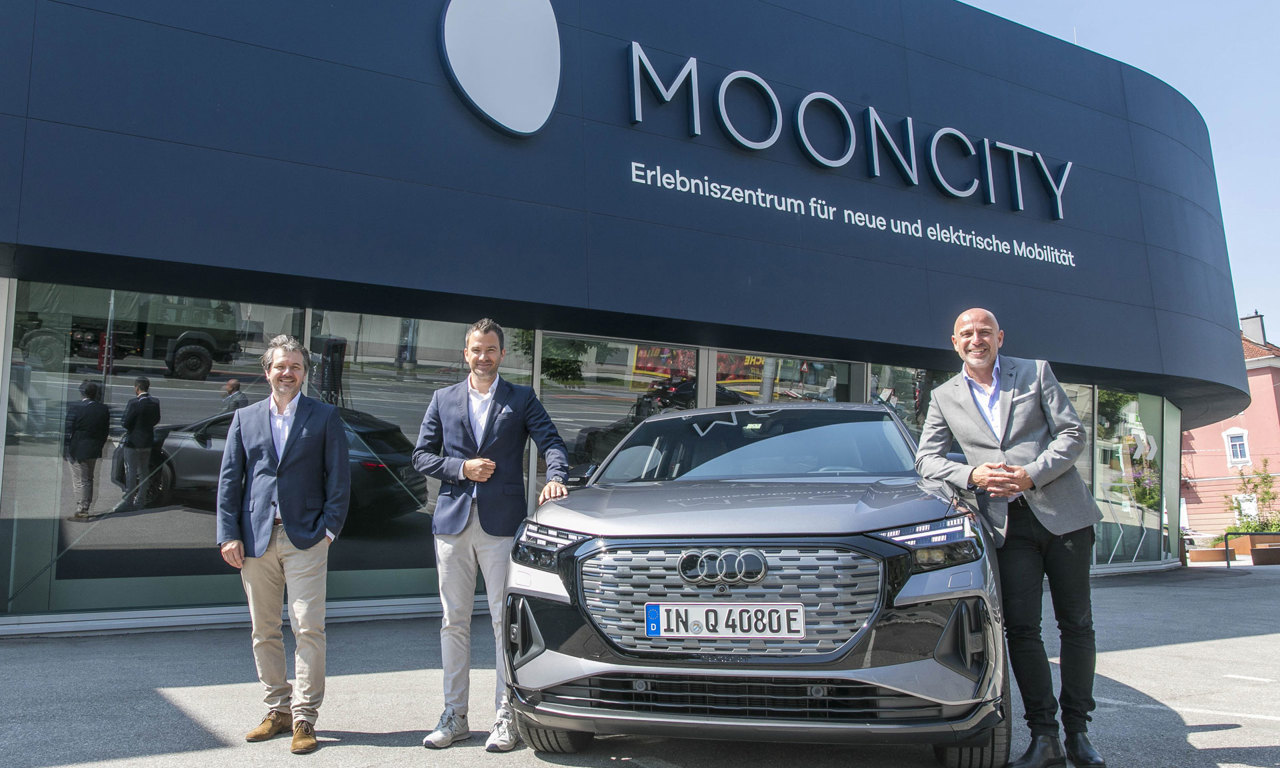 V.l.: Oskar Huber (Leitung Porsche Media), Bernhard Loos (Head of Marketing & Sales Audi Austria), Thomas Frauenschuh (Regionalleiter Salzburg EPAMEDIA). © EPAMEDIA/wildbild