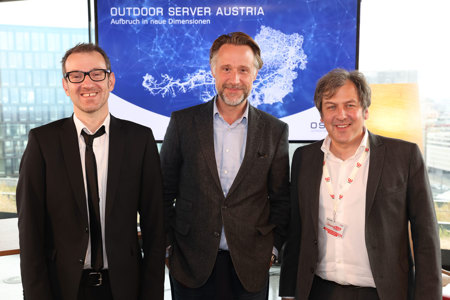 V.l.: Markus Bickert (Projektleiter OSA, COO R&C), Sebastian Loudon (Moderation), Jan Buhr (Geschäftsführer ISBA Informatik Service) bei der Präsentation auf den Medientagen 2021. © EPAMEDIA