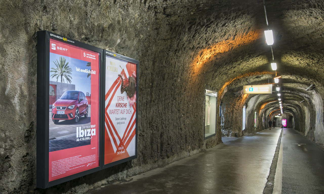 Zwei analoge Citylights im Tunnel Neutor. © EPAMEDIA