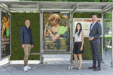 V.l.: Thomas Frauenschuh (Head of Regional Sales Salzburg EPAMEDIA), Melanie Stockinger (dm Kommunikation, Teamleiterin Klassische Kommunikation) und Christian Freischlager (dm Geschäftsleitung Marketing und Einkauf). © EPAMEDIA