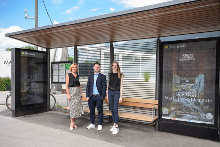 V.l.: Brigitte Huber (Head of Regional Sales Tirol EPAMEDIA), Thomas Nocker (Head of Marketing, Tourism & Sales Schloss Ambras Innsbruck), Julia Unterlechner (Public Relations & Communications Schloss Ambras Innsbruck). © EPAMEDIA