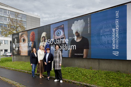 V.l.: Angelika Sery-Froschauer (CEO SERY* Brand Communications), Hermine Eder (Leitung PR & Kommunikation KU Linz), Andrea Werani (Senior Account Director SERY* Brand Communications), Bettina Gundendorfer (Head of Regional Sales Oberösterreich EPAMEDIA). © EPAMEDIA