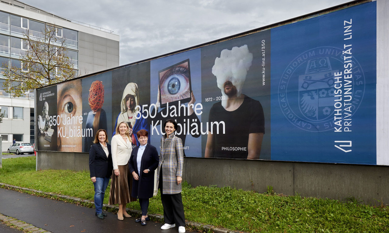 V.l.: Angelika Sery-Froschauer (CEO SERY* Brand Communications), Hermine Eder (Leitung PR & Kommunikation KU Linz), Andrea Werani (Senior Account Director SERY* Brand Communications), Bettina Gundendorfer (Head of Regional Sales Oberösterreich EPAMEDIA). © EPAMEDIA