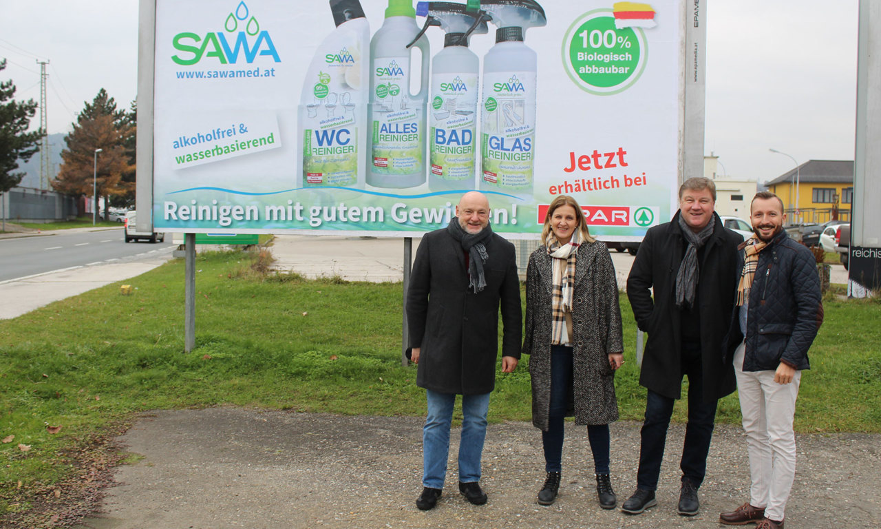 V.l.: Werner Kanovsky (Geschäftsführer und Gesellschafter SAWAMED), Karin Hochsteiner (Gesellschafter SAWAMED), Werner Hochsteiner (Geschäftsführer und Gesellschafter SAWAMED), Christoph Schettina (Account Manager EPAMEDIA). © EPAMEDIA