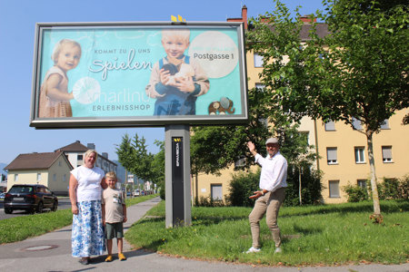 Edith Erjavec mit Sohn Linus (Geschäftsführerin Marlinu), Roland Simonetitsch (Head of Regional Sales Kärnten EPAMEDIA). © EPAMEDIA