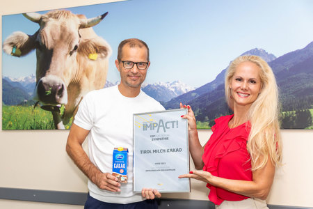 V.l.: Michael Forster (Marketing Berglandmilch, Leitung Product Group Management Weiße Palette, Bunte Palette) und Claudia Mohr-Stradner (Director Sales EPAMEDIA). © EPAMEDIA