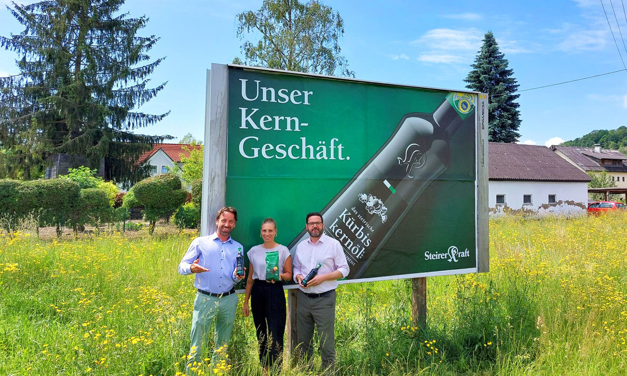 V.l.n.r.: Filipp Rothe (Key Account Manager EPAMEDIA), Elisabeth Mittelbach-Krenn (Leitung Marketing / Produkt- und Innovationsmanagement Estyria), Christian Briggl (Geschäftsführung Estyria) © EPAMEDIA