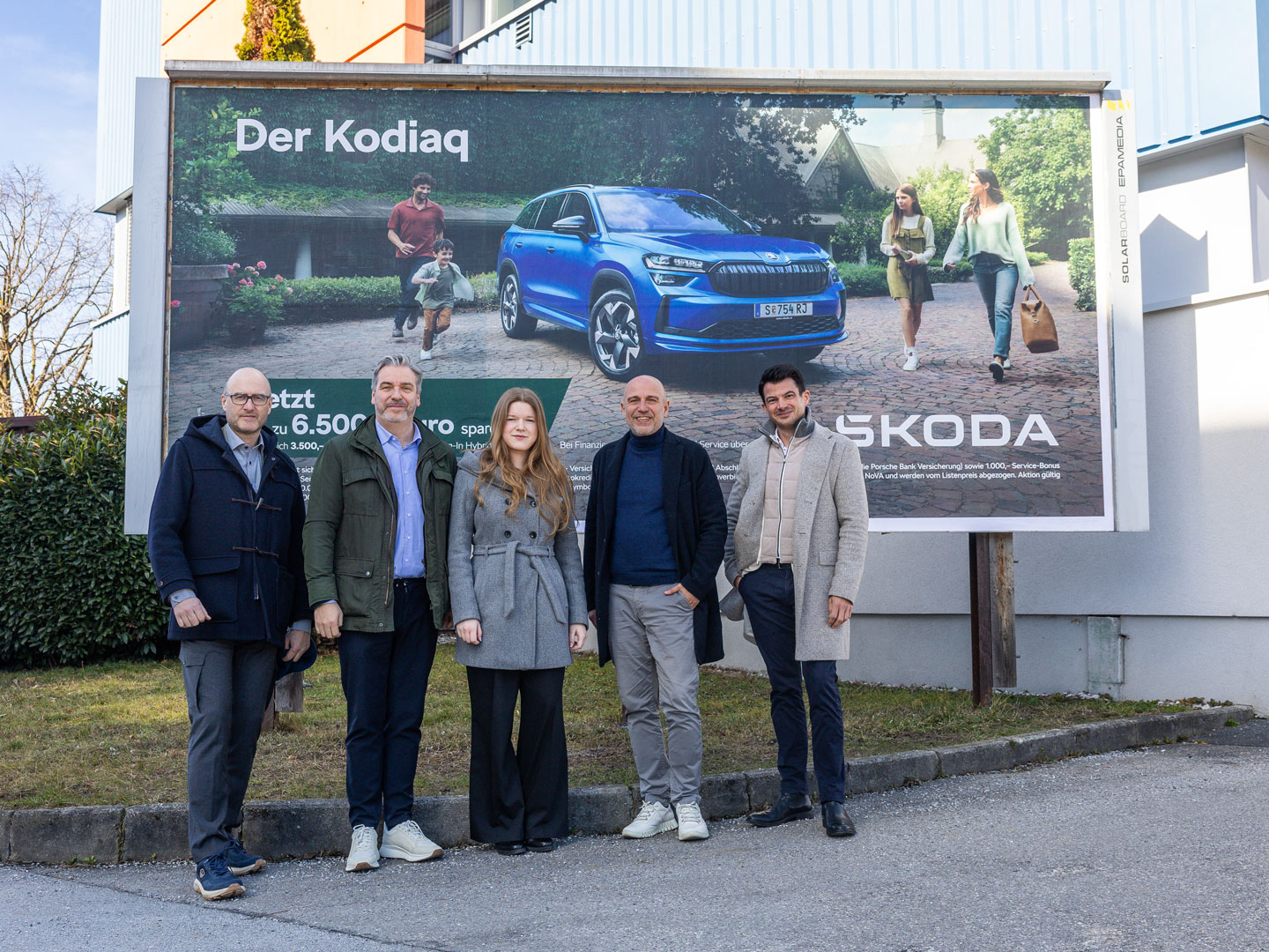 V.l.n.r.: Thomas Diesenberger (Leitung Marketing und Produktmarketing Škoda Österreich), Andreas Hochreiter (Leitung Media, Porsche Media & Creative), Helene Gruber (Mediaplanung, Porsche Media & Creative), Thomas Frauenschuh (Regionalleitung EPAMEDIA Salzburg) und Jochen Kaiblinger (Director Regional Sales & Marketing EPAMEDIA). 