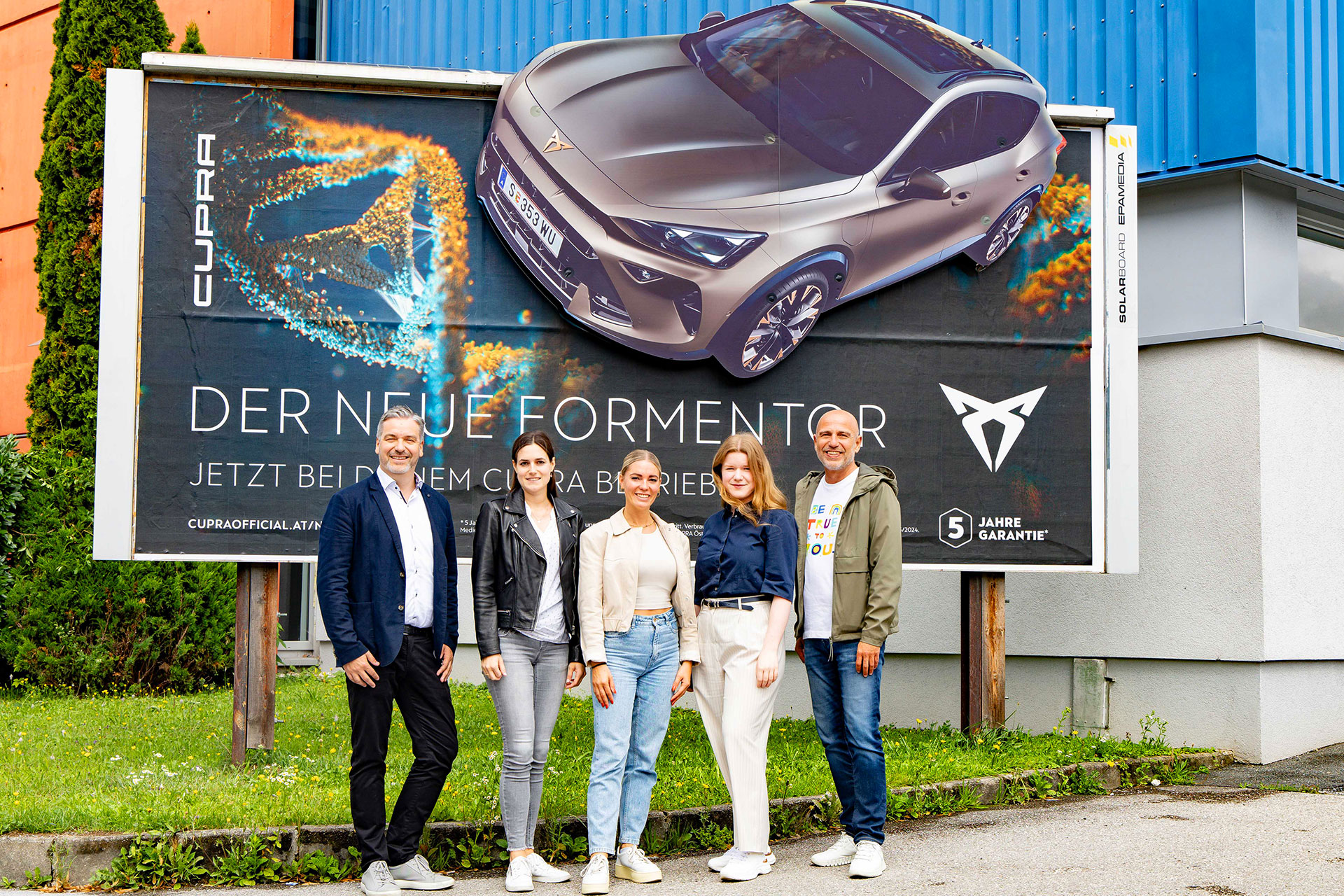 V. l. n. r.: Andreas Hochreiter (Leitung Media, Porsche Media & Creative), Tina Höllwerth-Moser (Zentrales Marketing SEAT | CUPRA), Alina Schulz (Leitung Marketing, Produkt und Training SEAT | CUPRA), Helene Gruber (Mediaplanung, Porsche Media & Creative), Thomas Frauenschuh (Head of Regional Sales Salzburg EPAMEDIA) © EPAMEDIA