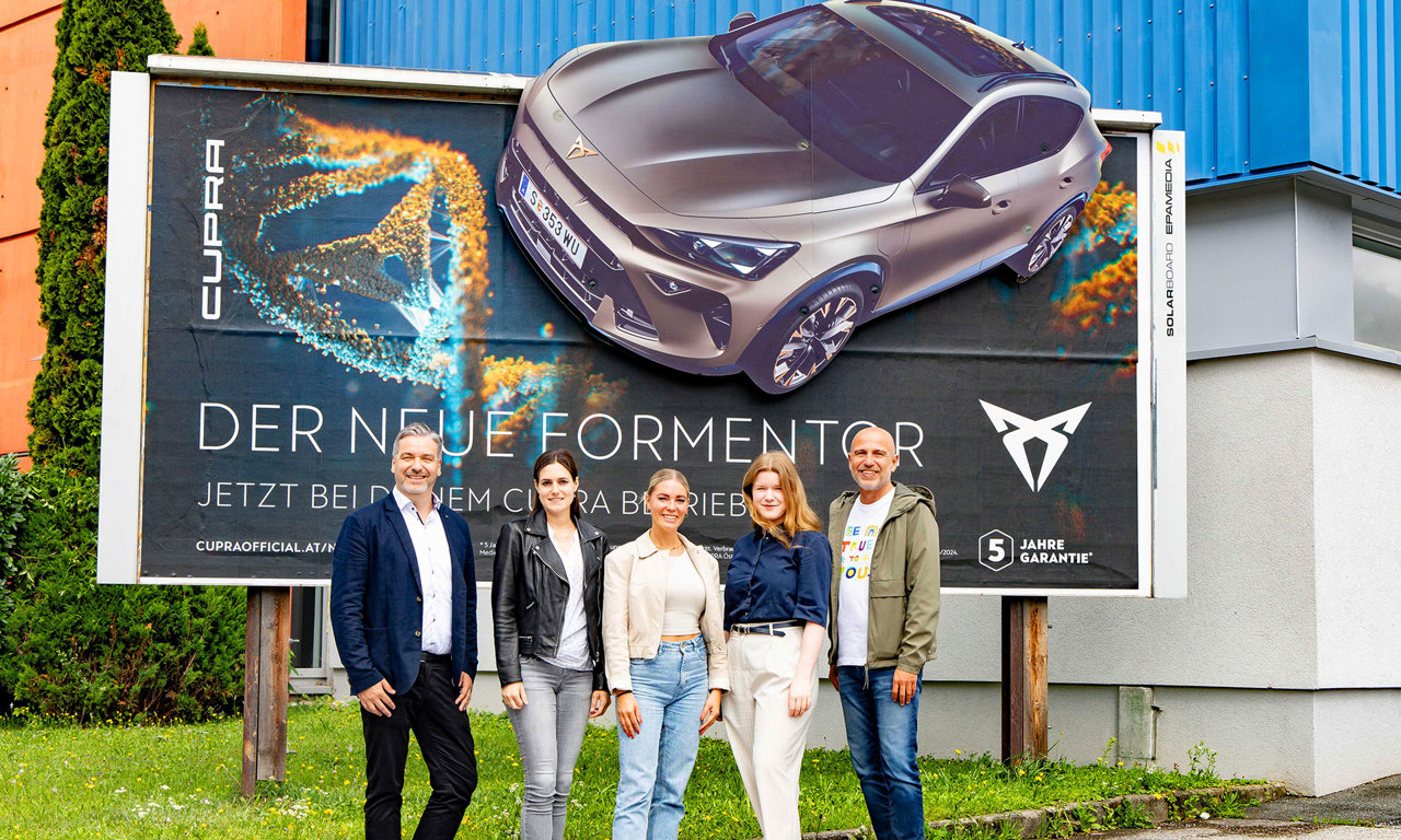 V. l. n. r.: Andreas Hochreiter (Leitung Media, Porsche Media & Creative), Tina Höllwerth-Moser (Zentrales Marketing SEAT | CUPRA), Alina Schulz (Leitung Marketing, Produkt und Training SEAT | CUPRA), Helene Gruber (Mediaplanung, Porsche Media & Creative), Thomas Frauenschuh (Head of Regional Sales Salzburg EPAMEDIA) © EPAMEDIA