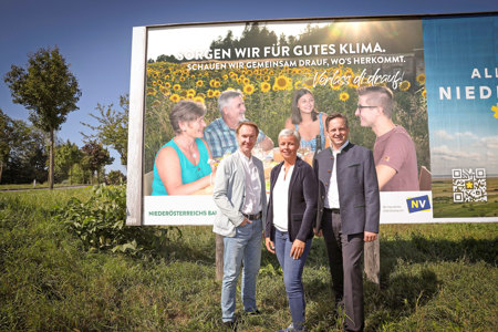 V.l.n.r.: Bertram Gressl (Key Account Manager EPAMEDIA), Daniela Morgenbesser (Abteilungsleiterin Agrarkommunikation Landwirtschaftskammer NÖ) und Johannes Schmuckenschlager (Präsident der Landwirtschaftskammer NÖ) © EPAMEDIA