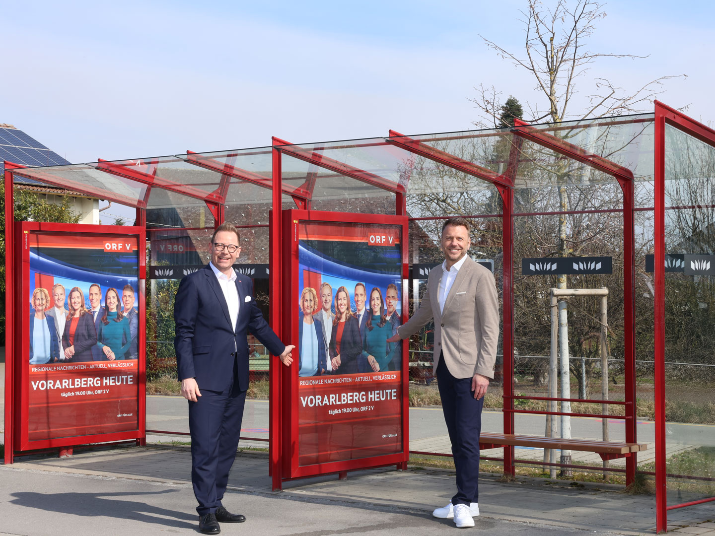 V.l.n.r.: Markus Klement (Landesdirektor, ORF Vorarlberg), Willi Bonjsak (Regionalleiter Vorarlberg, EPAMEDIA) 