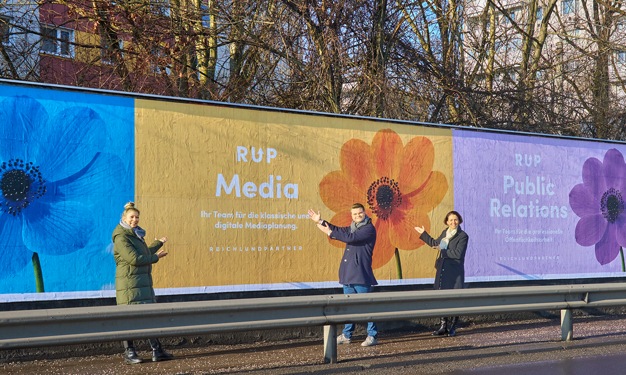 V.l.n.r.: Vanessa Voglmayr (Media Manager, REICHLUNDPARTNER), Matthias Reichl (Group CEO, REICHLUNDPARTNER), Bettina Gundendorfer (Regionalleiterin Oberösterreich, EPAMEDIA) ©EPAMEDIA