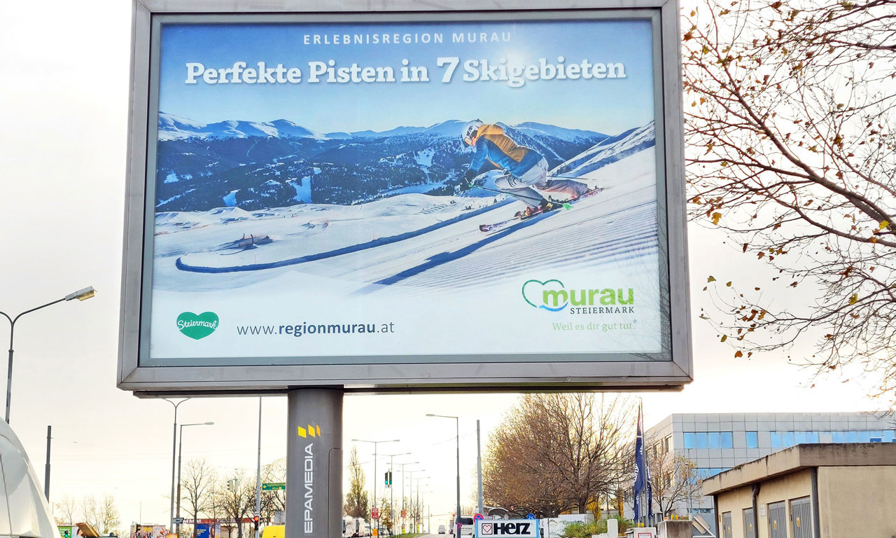Auf den Posterlights von EPAMEDIA kommt die Winterkulisse des Sujets perfekt zur Geltung. © EPAMEDIA