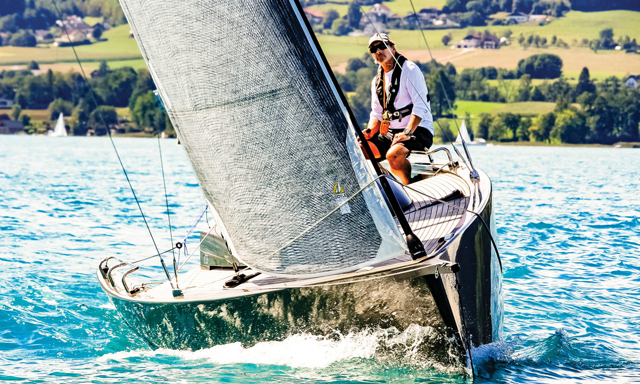 Michael Gilhofer, CEO Yachtworks und A-Yachts, auf dem Siegerboot von 2023, der luxuriösen und performanten A33