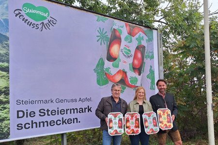 V.l.n.r.: Manfred Hohensinner (Geschäftsführer und Gründer, Frutura Obst & Gemüse Kompetenzzentrum GmbH), Katrin Hohensinner-Häupl (Geschäftsführerin, Frutura Obst & Gemüse Kompetenzzentrum GmbH), Filipp Rothe (Key Account Manager Steiermark, EPAMEDIA) ©EPAMEDIA 