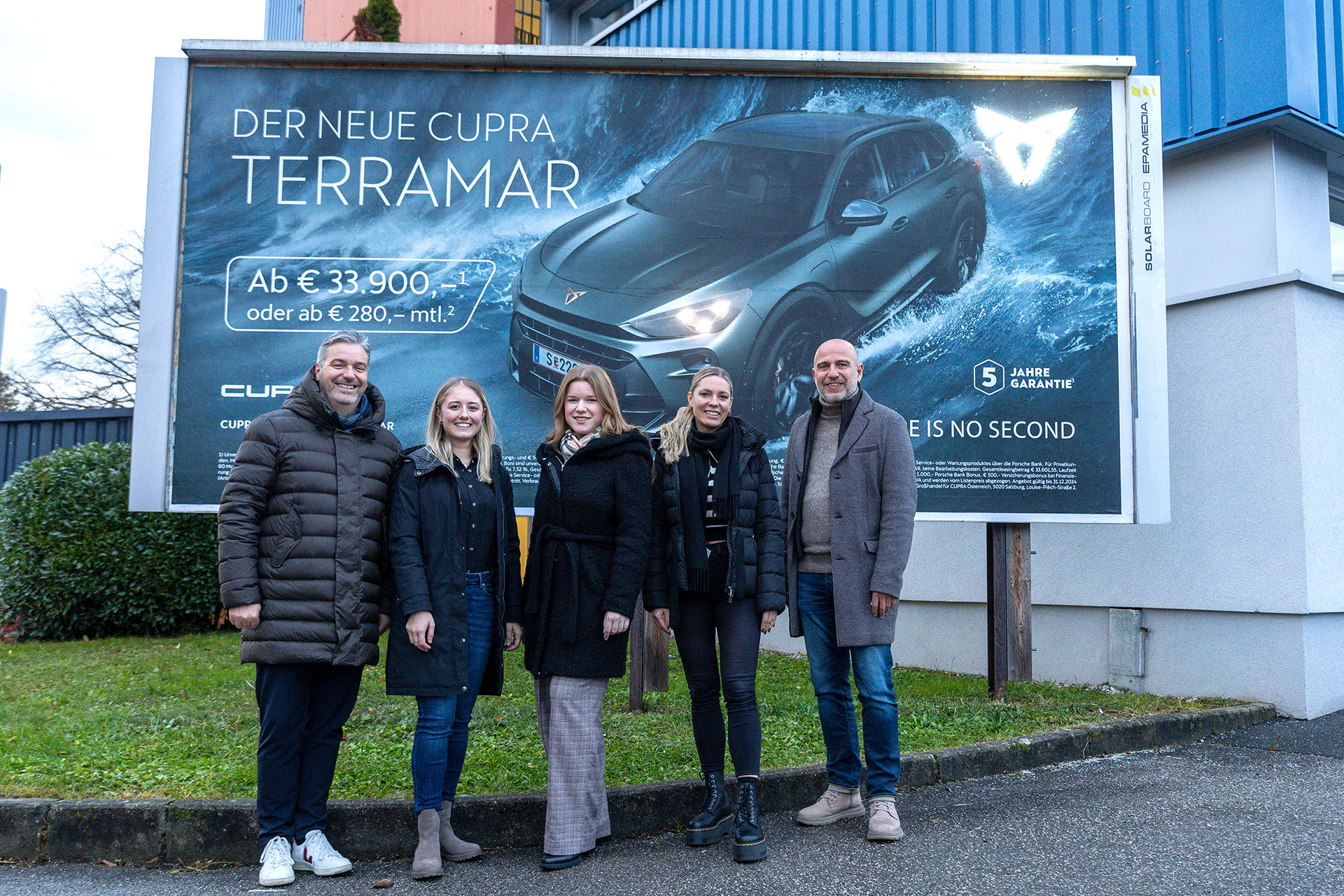 V. l. n. r.: Andreas Hochreiter (Leitung Media, Porsche Media & Creative), Carina Rösch (Zentrales Marketing, SEAT CUPRA), Helene Gruber (Mediaplanung, Porsche Media & Creative), Alina Schulz (Leitung Marketing, Produkt und Training SEAT | CUPRA), Thomas Frauenschuh (Head of Regional Sales Salzburg, EPAMEDIA) © EPAMEDIA