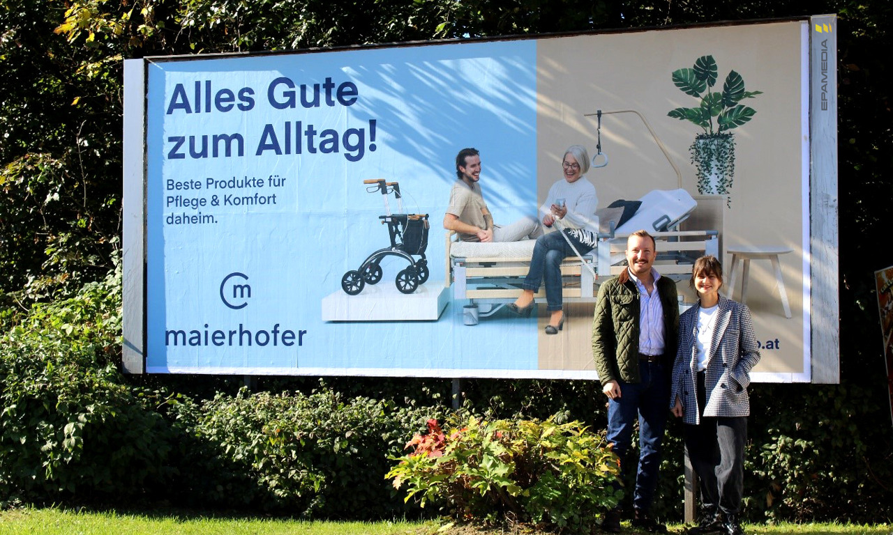 V.l.n.r.: Christoph Schettina (Account Manager Kärnten, EPAMEDIA), Christina Resch (Marketingleiterin, Sanitätshaus maierhofer) ©EPAMEDIA 