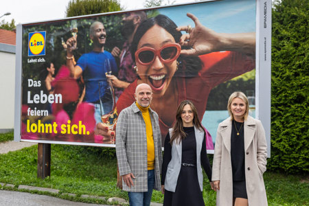 V.l.n.r.: Thomas Frauenschuh (Regionalleitung Salzburg EPAMEIDA), Fatima Hamzic (Sachbearbeitung Media, Lidl Österreich) und Nicole Friedrich (Kampagnen Marketing, Lidl Österreich) ©EPAMEDIA