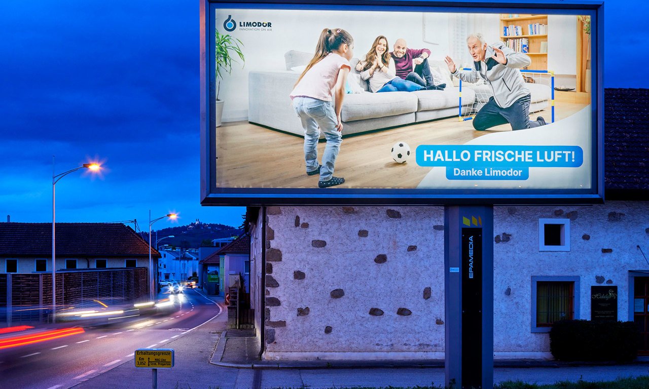 Hell erleuchtet geht es für Sujets in EPAMEDIAs Posterlights hoch hinaus. © EPAMEDIA