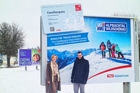 V.l.n.r.: Brigitte Huber (Head of Regional Sales Tirol EPAMEDIA), Stefan Leitner (Leitung Marketing & Vertrieb Ski Juwel Alpbachtal Wildschönau)