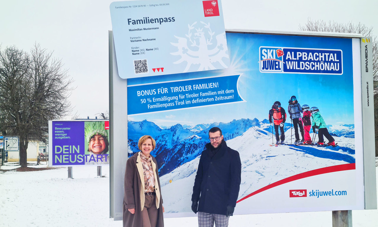 V.l.n.r.: Brigitte Huber (Head of Regional Sales Tirol EPAMEDIA), Stefan Leitner (Leitung Marketing & Vertrieb Ski Juwel Alpbachtal Wildschönau)